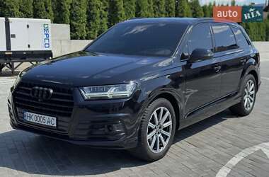Внедорожник / Кроссовер Audi Q7 2015 в 