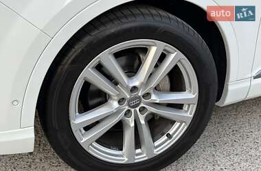 Позашляховик / Кросовер Audi Q7 2017 в 