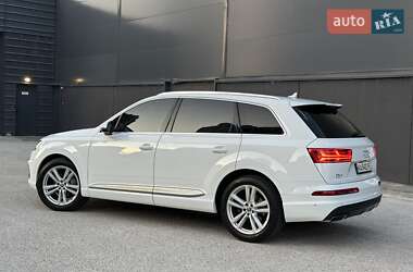 Позашляховик / Кросовер Audi Q7 2017 в 