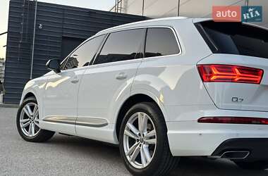 Позашляховик / Кросовер Audi Q7 2017 в 