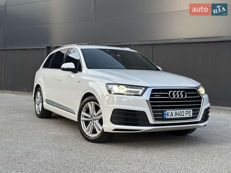 Внедорожник / Кроссовер Audi Q7 2017 в 