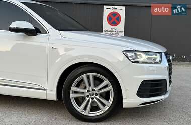 Позашляховик / Кросовер Audi Q7 2017 в 