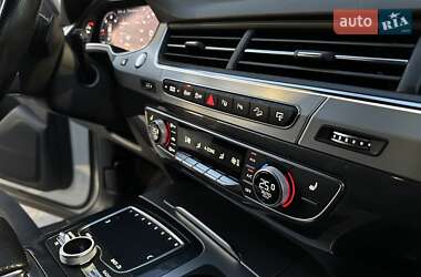Позашляховик / Кросовер Audi Q7 2017 в 