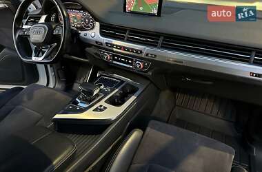 Позашляховик / Кросовер Audi Q7 2017 в 