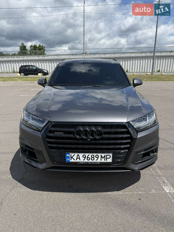 Внедорожник / Кроссовер Audi Q7 2018 в 