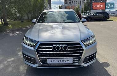 Внедорожник / Кроссовер Audi Q7 2015 в 
