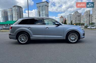 Внедорожник / Кроссовер Audi Q7 2015 в 