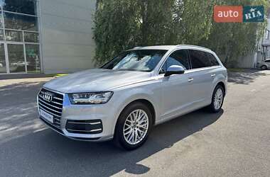 Внедорожник / Кроссовер Audi Q7 2015 в 