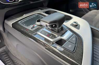 Внедорожник / Кроссовер Audi Q7 2015 в 