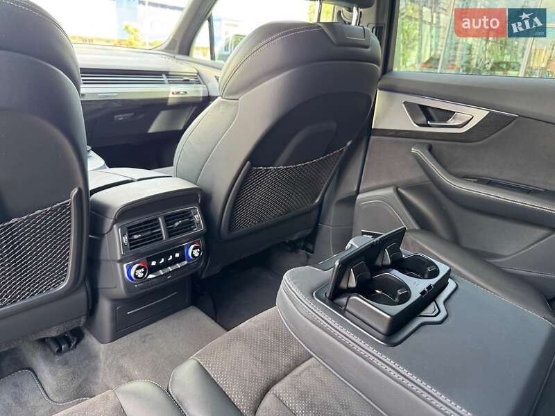 Позашляховик / Кросовер Audi Q7 2015 в Києві