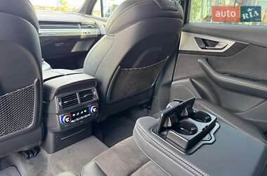 Внедорожник / Кроссовер Audi Q7 2015 в 