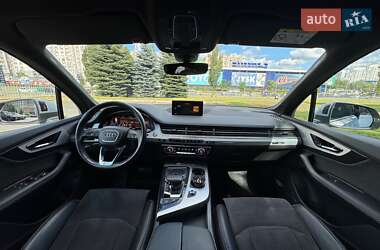 Внедорожник / Кроссовер Audi Q7 2015 в 