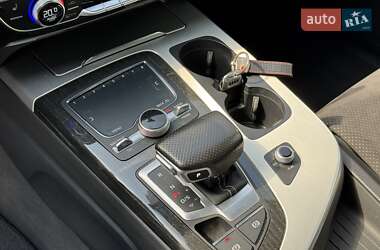 Внедорожник / Кроссовер Audi Q7 2015 в 