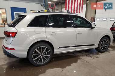 Позашляховик / Кросовер Audi Q7 2022 в 
