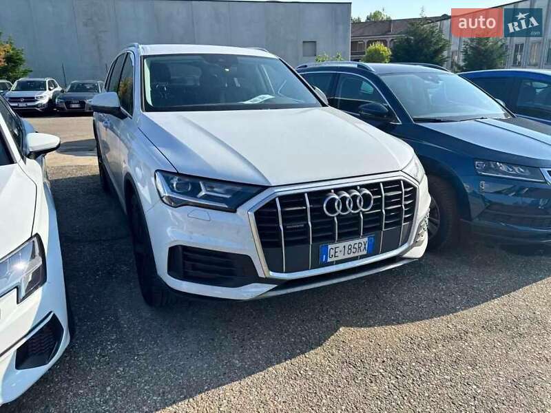 Внедорожник / Кроссовер Audi Q7 2021 в 