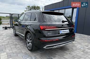 Внедорожник / Кроссовер Audi Q7 2022 в 