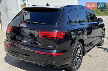 Внедорожник / Кроссовер Audi Q7 2016 в 