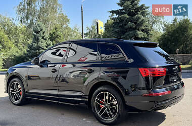 Внедорожник / Кроссовер Audi Q7 2016 в 