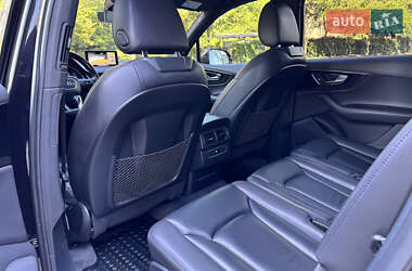 Внедорожник / Кроссовер Audi Q7 2016 в 