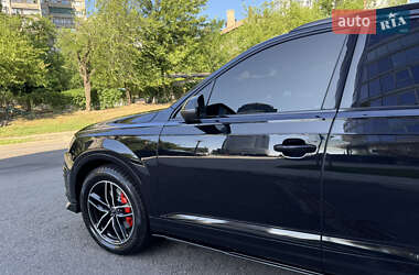 Внедорожник / Кроссовер Audi Q7 2016 в 