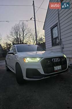 Внедорожник / Кроссовер Audi Q7 2021 в 