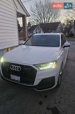 Внедорожник / Кроссовер Audi Q7 2021 в 