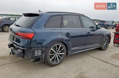 Позашляховик / Кросовер Audi Q7 2024 в 