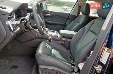 Позашляховик / Кросовер Audi Q7 2024 в 
