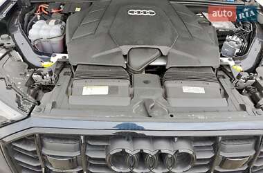 Позашляховик / Кросовер Audi Q7 2024 в 