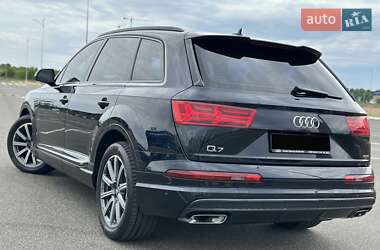 Внедорожник / Кроссовер Audi Q7 2017 в 