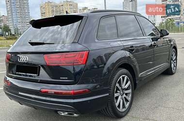 Внедорожник / Кроссовер Audi Q7 2017 в 