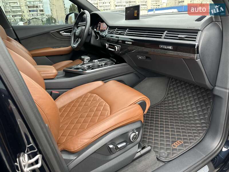 Внедорожник / Кроссовер Audi Q7 2017 в Киеве