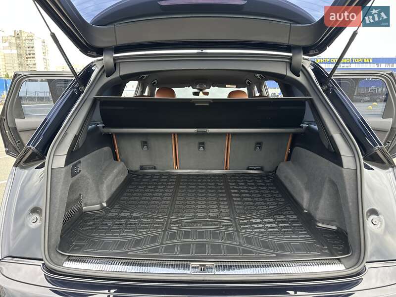 Внедорожник / Кроссовер Audi Q7 2017 в Киеве