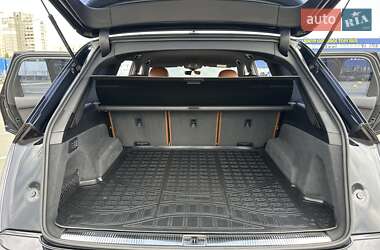 Внедорожник / Кроссовер Audi Q7 2017 в 