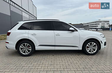 Внедорожник / Кроссовер Audi Q7 2017 в 