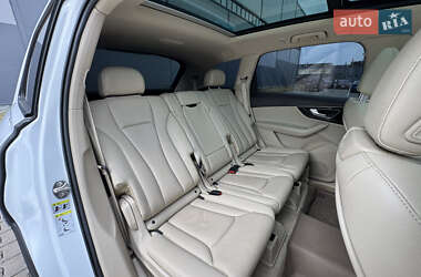 Внедорожник / Кроссовер Audi Q7 2017 в 
