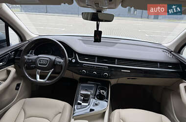 Внедорожник / Кроссовер Audi Q7 2017 в 