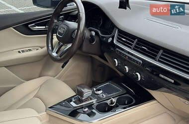 Внедорожник / Кроссовер Audi Q7 2017 в 