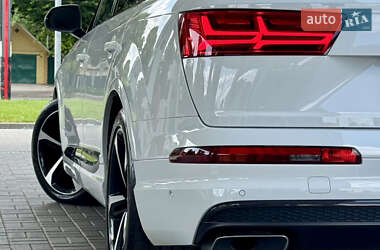 Внедорожник / Кроссовер Audi Q7 2016 в 