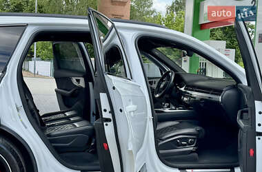 Внедорожник / Кроссовер Audi Q7 2016 в 