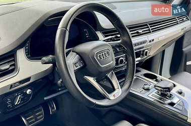 Внедорожник / Кроссовер Audi Q7 2016 в 