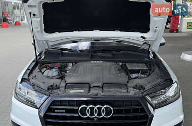 Внедорожник / Кроссовер Audi Q7 2016 в 