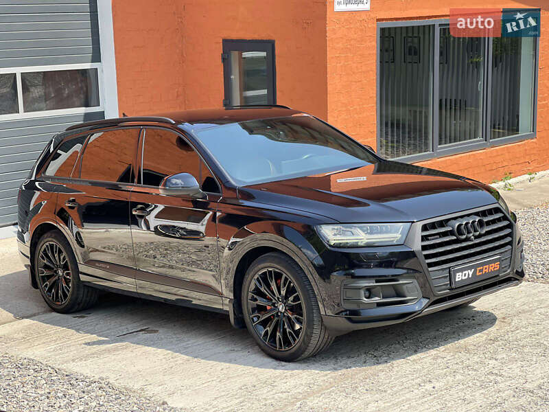 Позашляховик / Кросовер Audi Q7 2018 в 