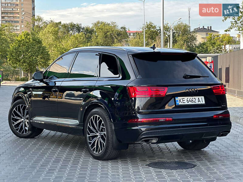 Внедорожник / Кроссовер Audi Q7 2015 в Днепре