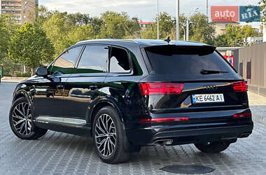 Внедорожник / Кроссовер Audi Q7 2015 в 