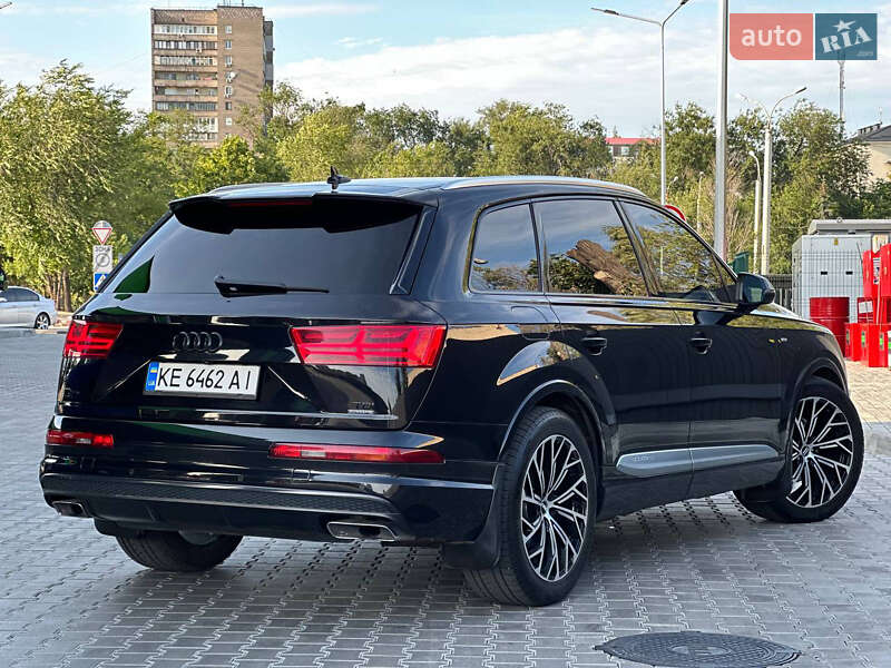 Внедорожник / Кроссовер Audi Q7 2015 в Днепре