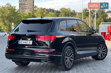 Внедорожник / Кроссовер Audi Q7 2015 в 