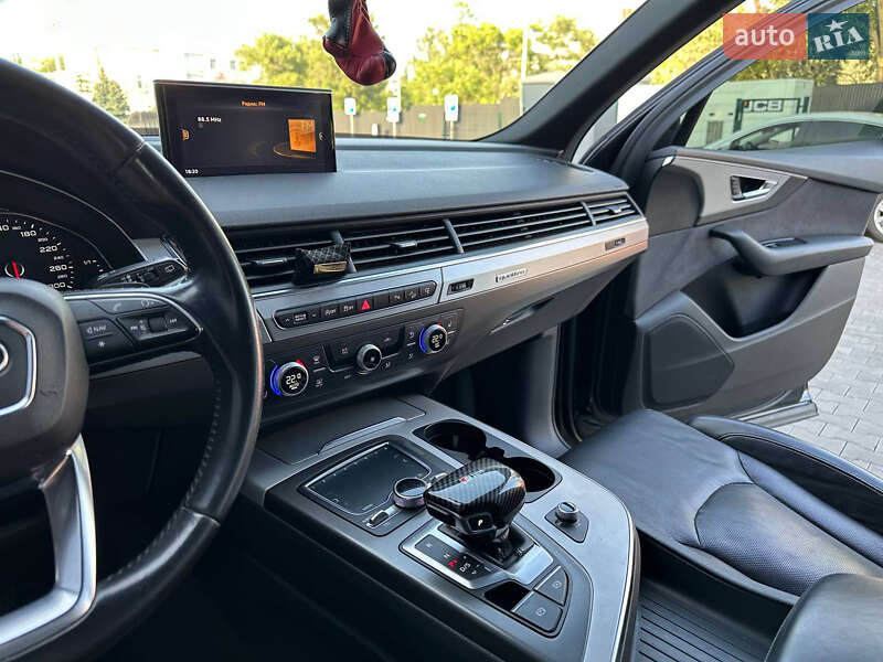 Внедорожник / Кроссовер Audi Q7 2015 в Днепре