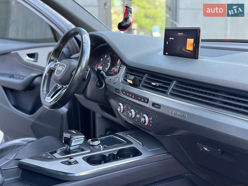 Внедорожник / Кроссовер Audi Q7 2015 в Днепре