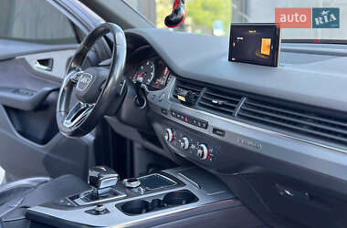 Внедорожник / Кроссовер Audi Q7 2015 в 